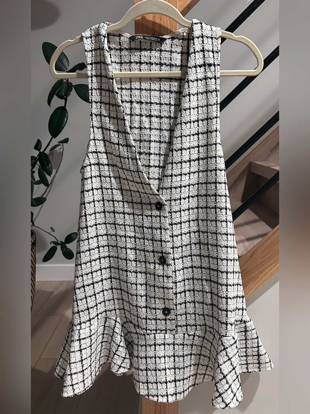 Zara Women’s Ecru/Black Plaid Tweed Mini Dress in XS V-neck and Ruffled Hem